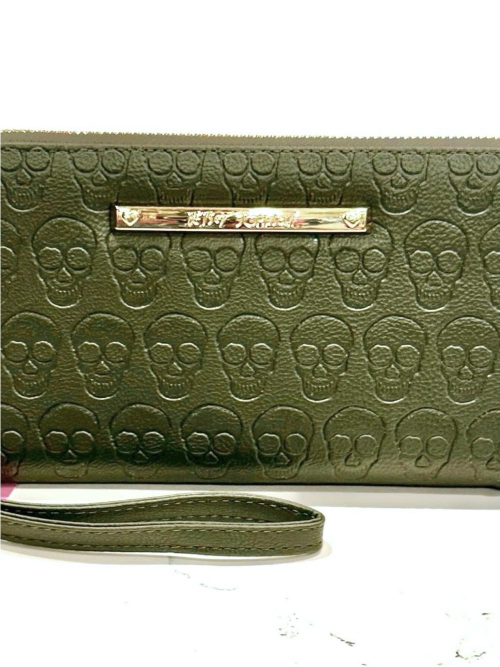 Betsey Johnson Green Skull-Embossed Gold Logo Faux Leather Wristlet Wallet NWT